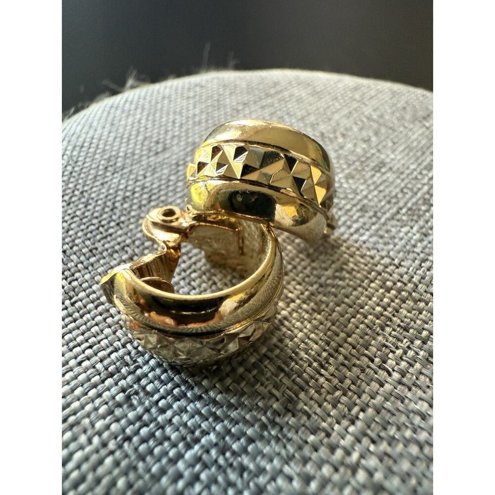Vtg Monet Diamond Cut Huggie Earrings Gold Tone Pierced Classic Career Casual